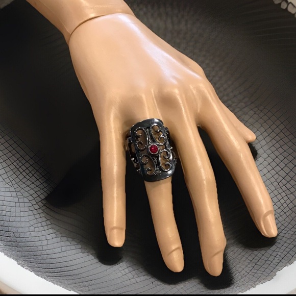 Black Filigree Shield Ring Circle Crimson Gem Center Adjust Sz 7/8 Rare Gothic - Picture 1 of 7